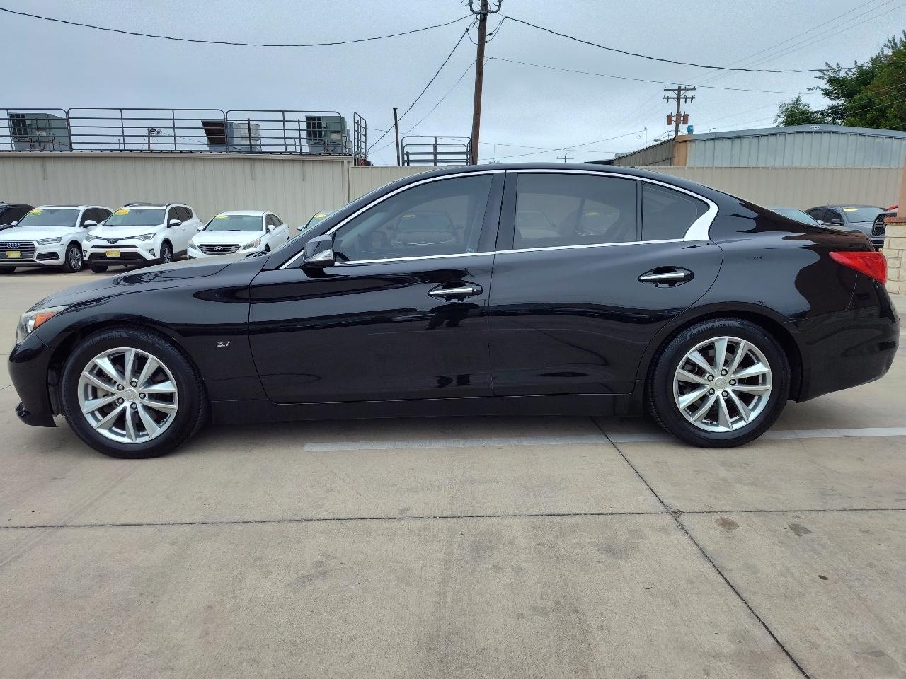 Infiniti Q50 Premium 4D Sedan 2015
