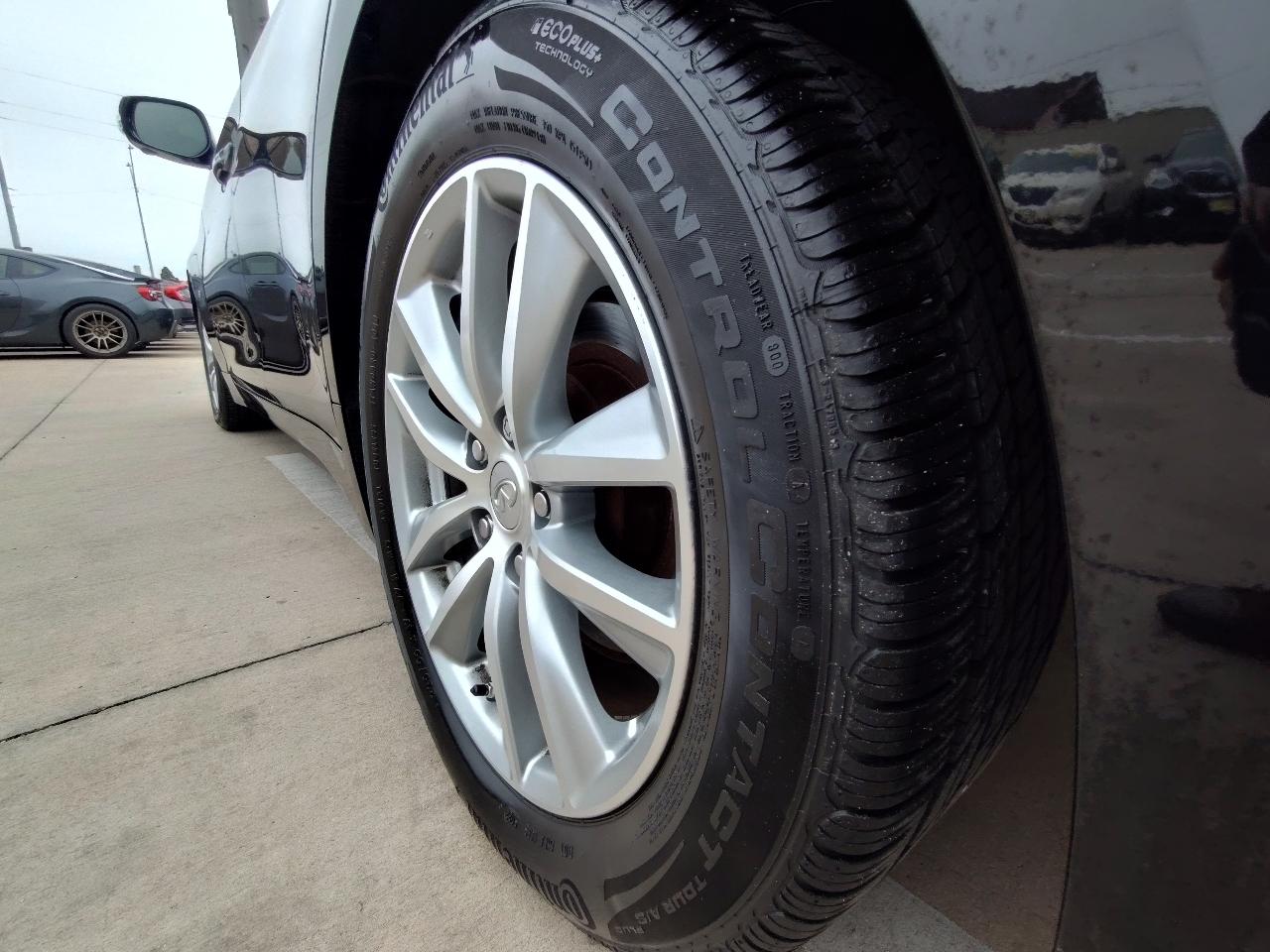 Infiniti Q50 Premium 4D Sedan 2015