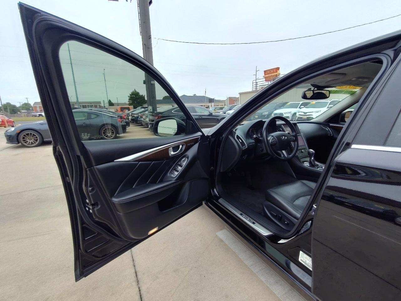 Infiniti Q50 Premium 4D Sedan 2015