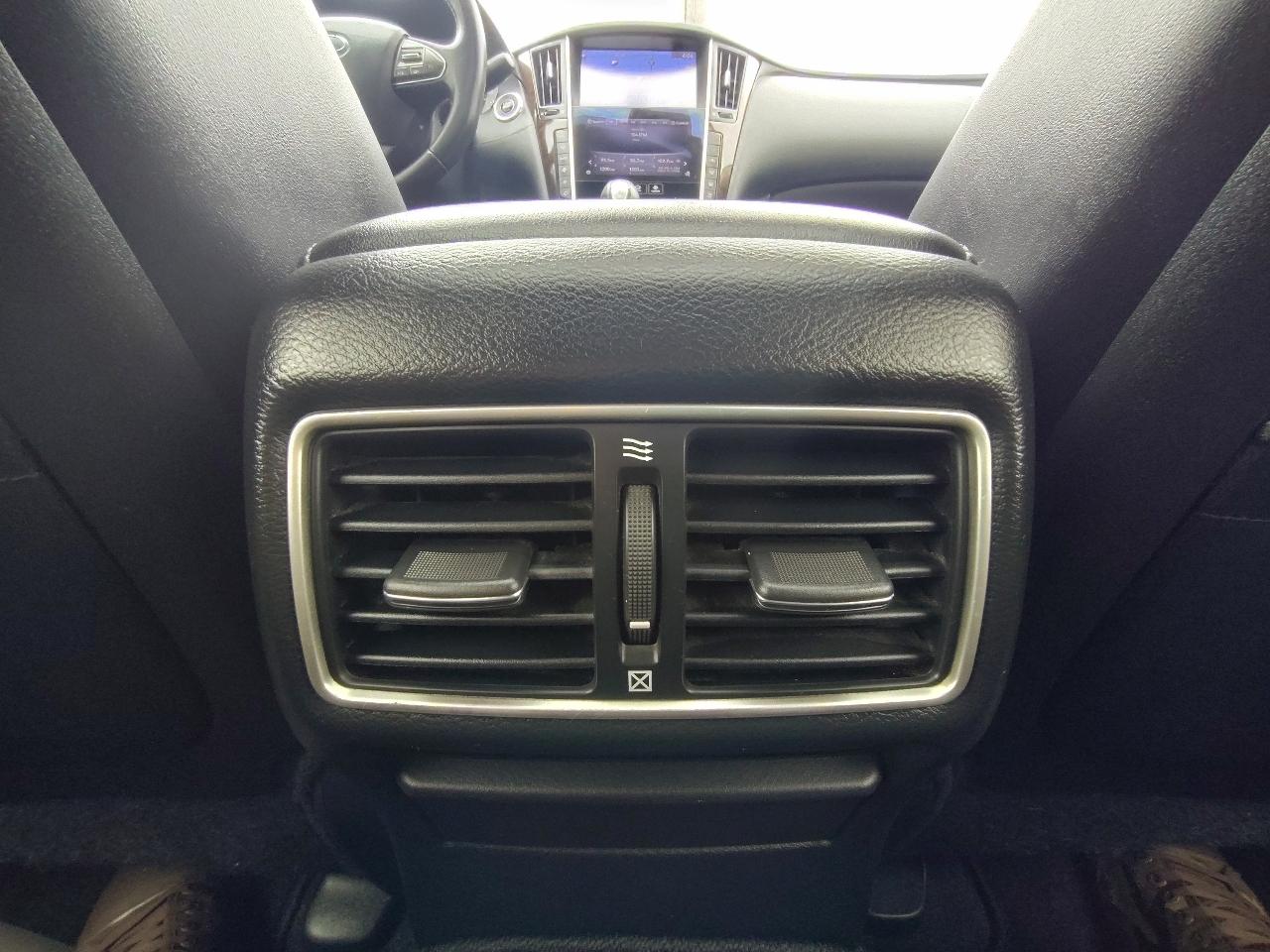 Infiniti Q50 Premium 4D Sedan 2015