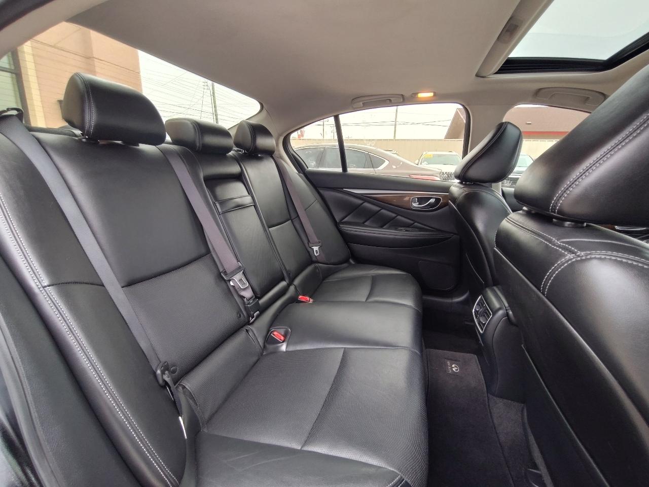Infiniti Q50 Premium 4D Sedan 2015
