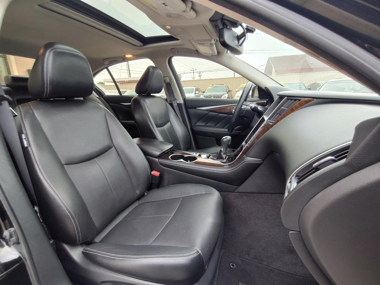 Infiniti Q50 Premium 4D Sedan 2015