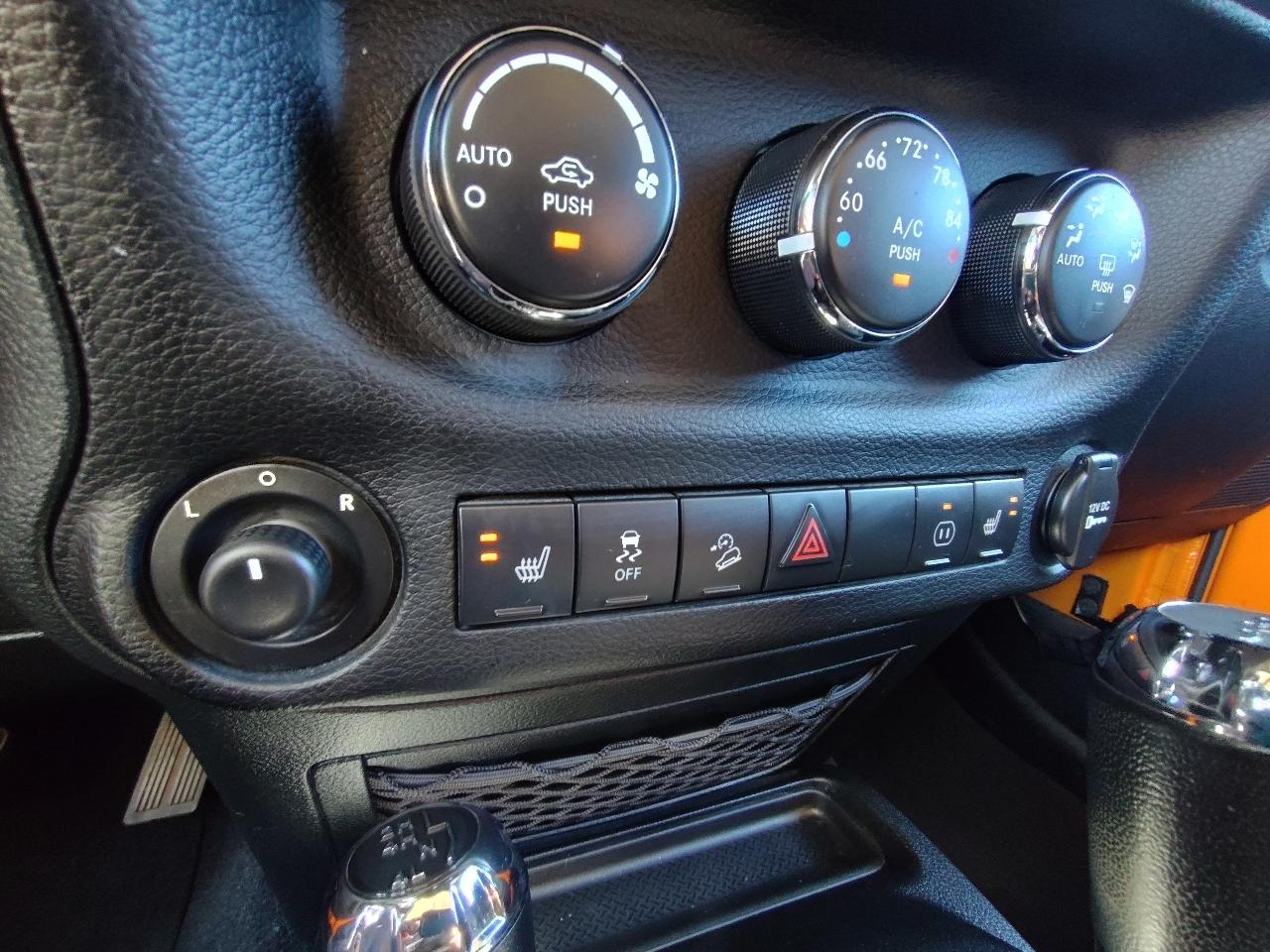 Jeep Wrangler Unlimited Sahara 4WD 2012