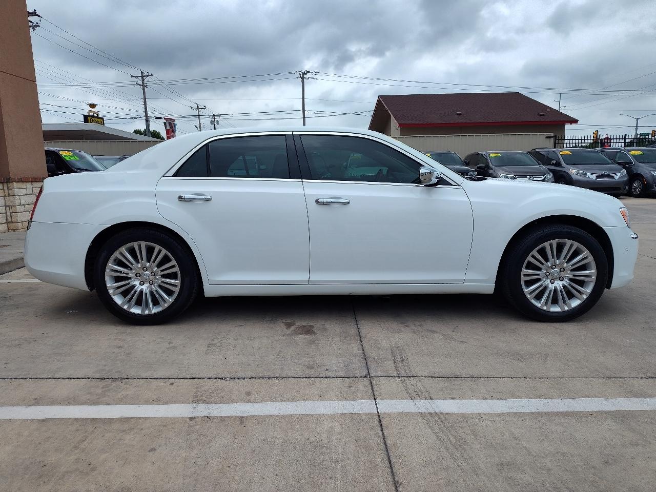 Chrysler 300 Limited 4D Sedan 2011
