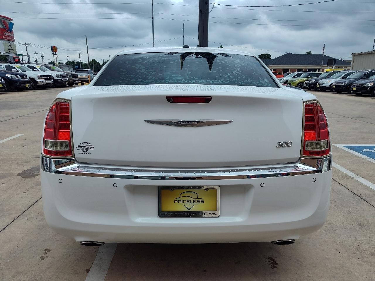 Chrysler 300 Limited 4D Sedan 2011