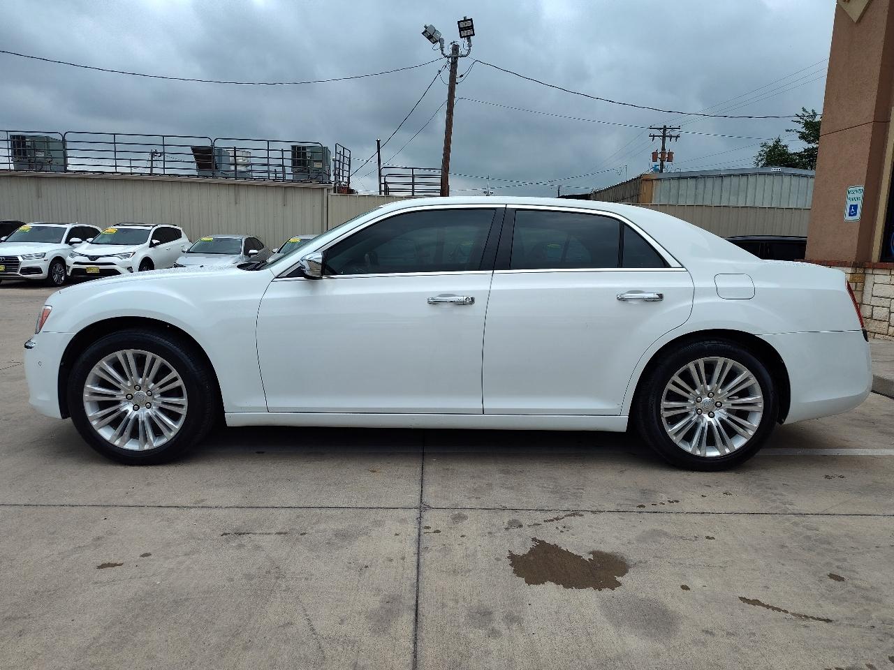 Chrysler 300 Limited 4D Sedan 2011