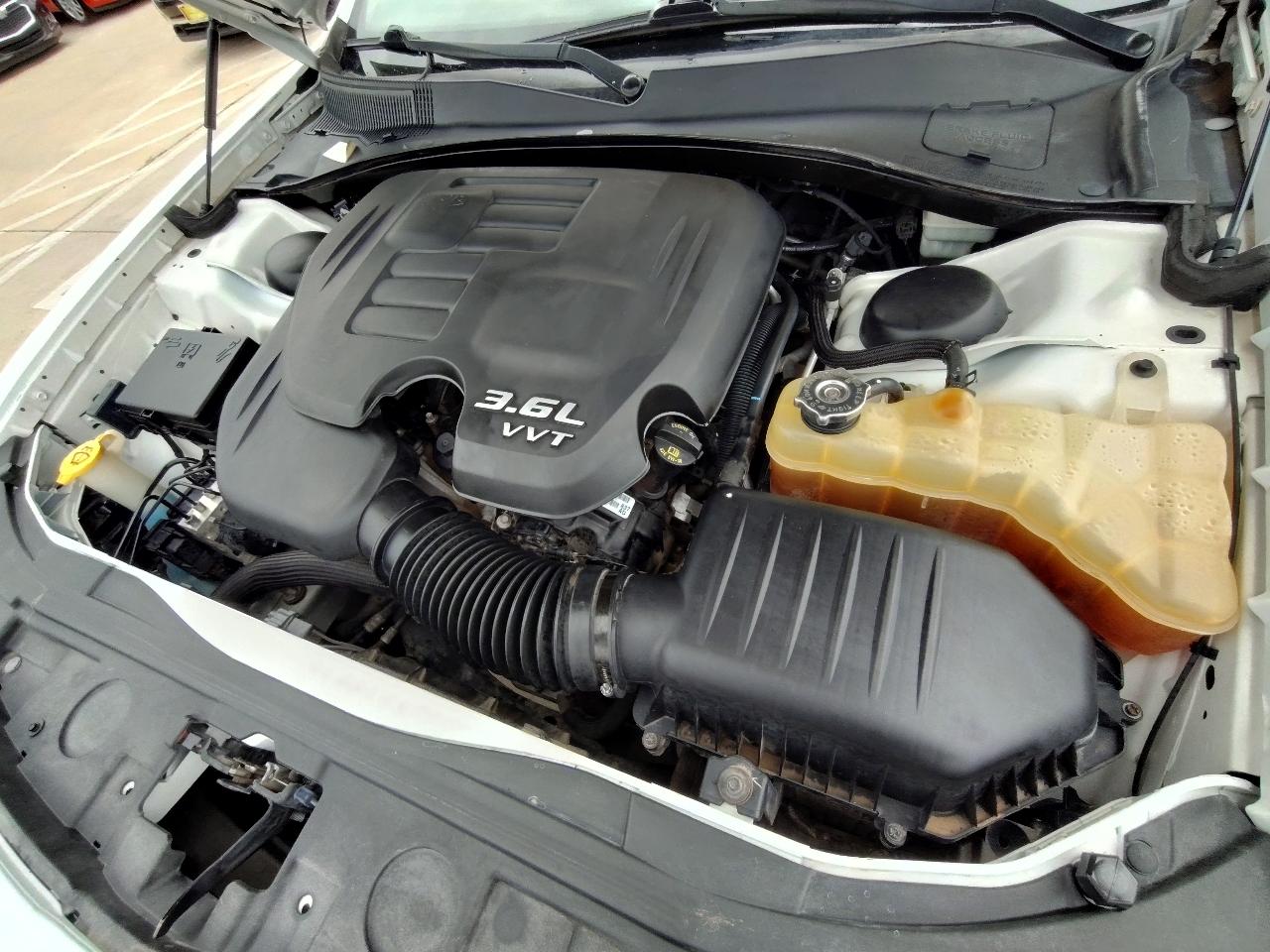 Chrysler 300 Limited 4D Sedan 2011