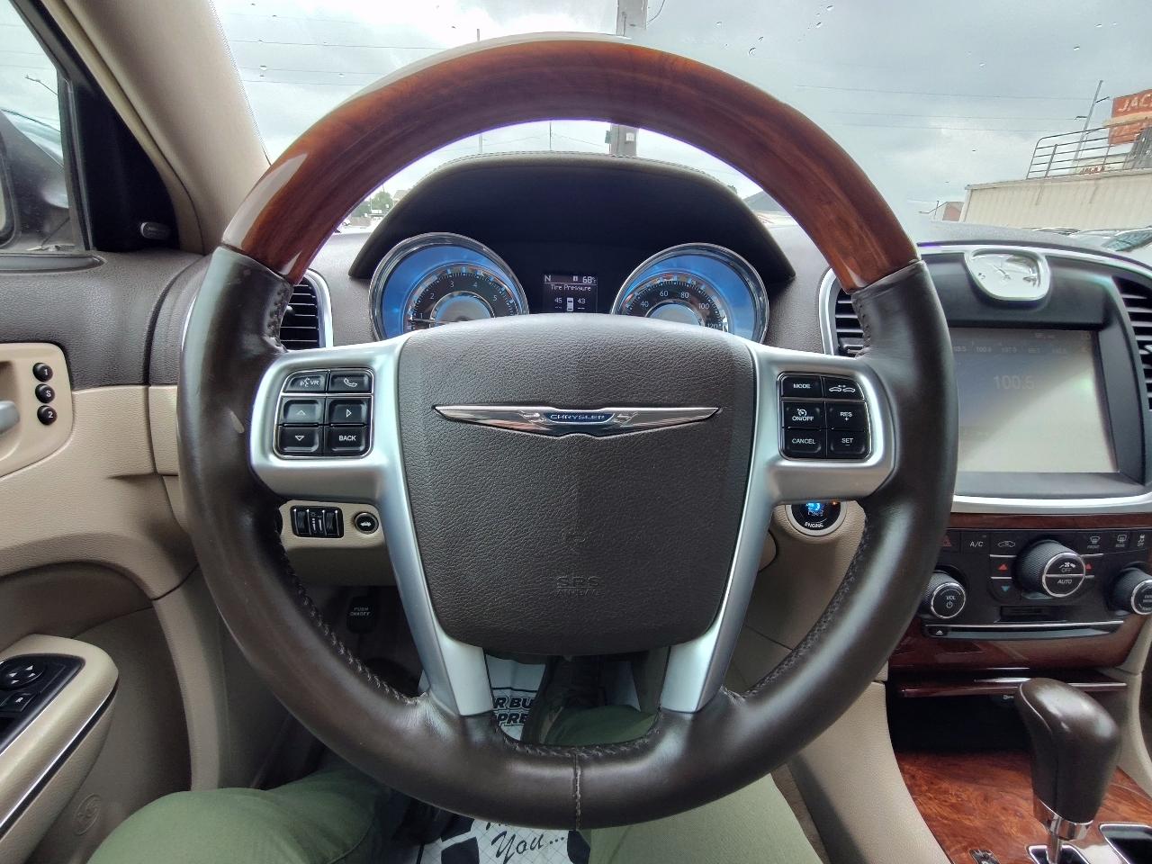 Chrysler 300 Limited 4D Sedan 2011