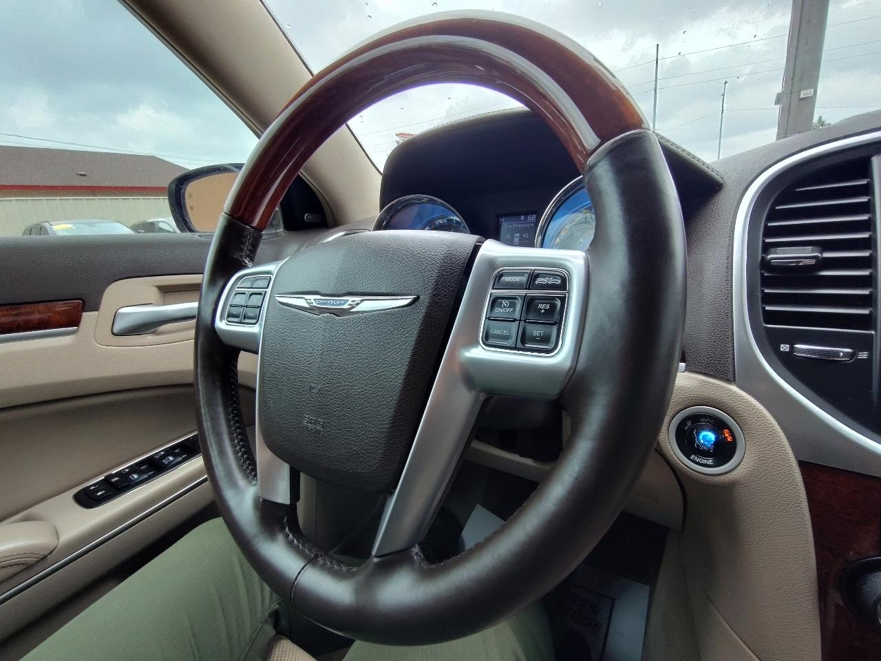 Chrysler 300 Limited 4D Sedan 2011