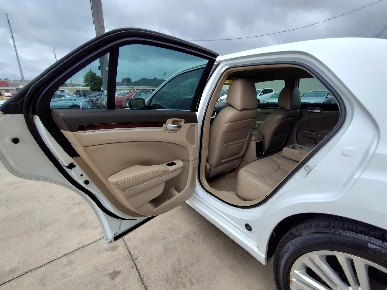 Chrysler 300 Limited 4D Sedan 2011