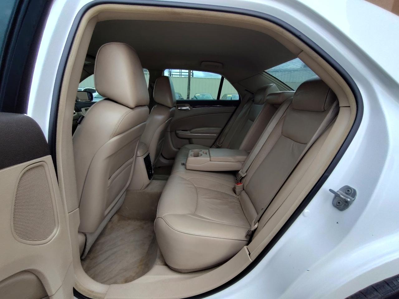 Chrysler 300 Limited 4D Sedan 2011