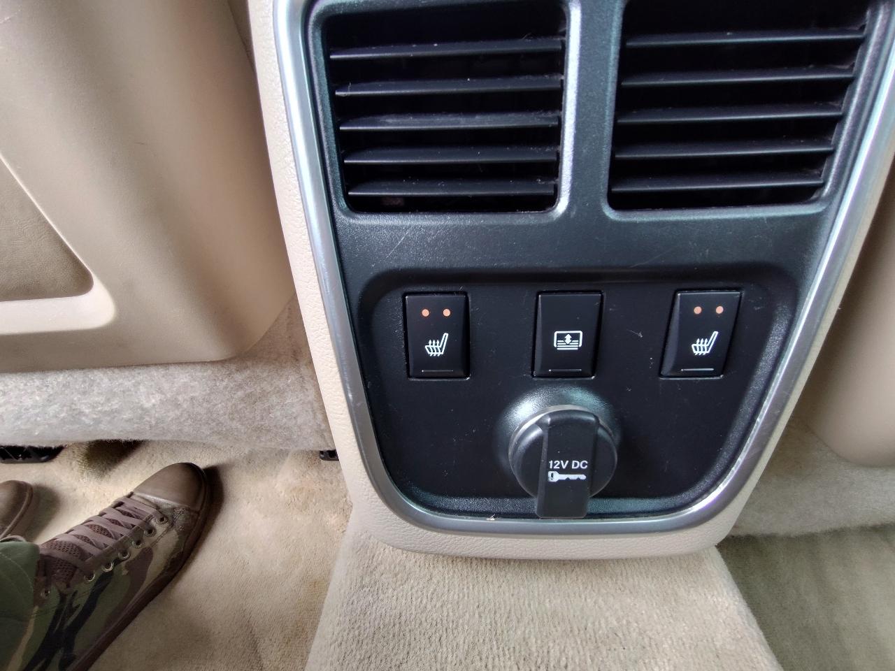 Chrysler 300 Limited 4D Sedan 2011