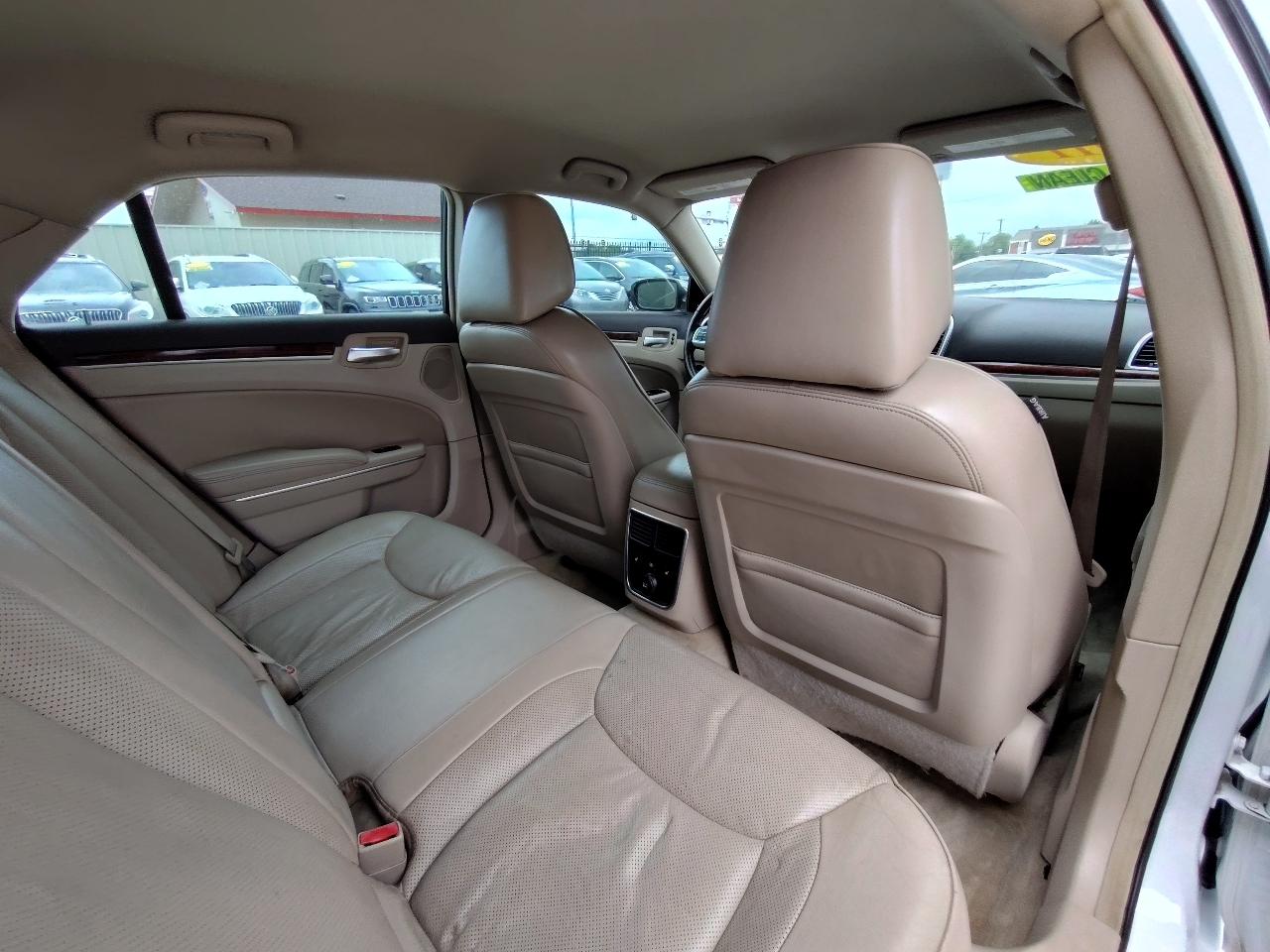 Chrysler 300 Limited 4D Sedan 2011