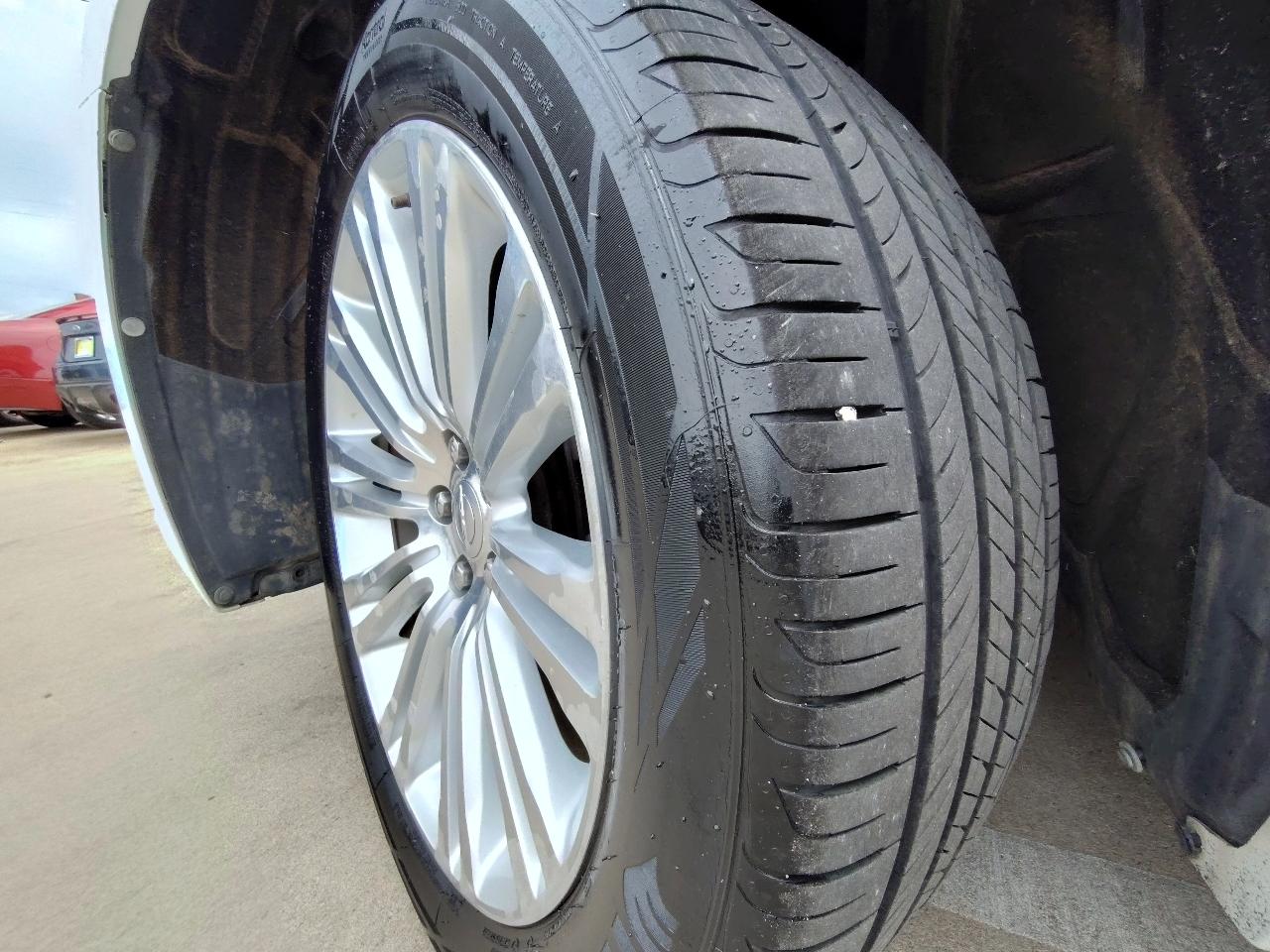 Chrysler 300 Limited 4D Sedan 2011