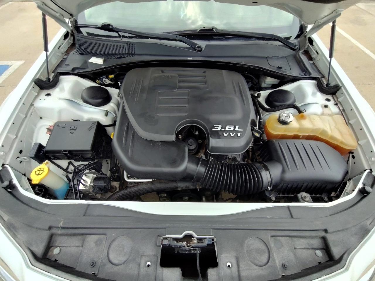 Chrysler 300 Limited 4D Sedan 2011