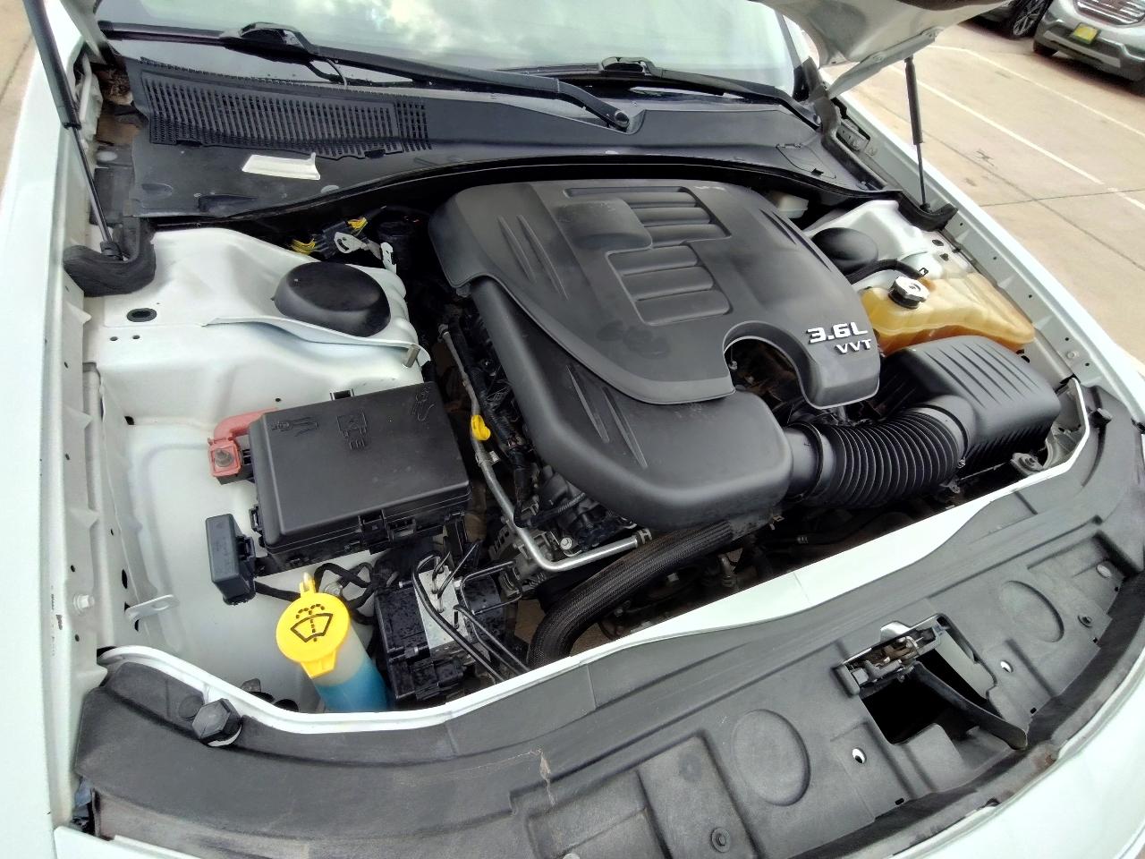 Chrysler 300 Limited 4D Sedan 2011