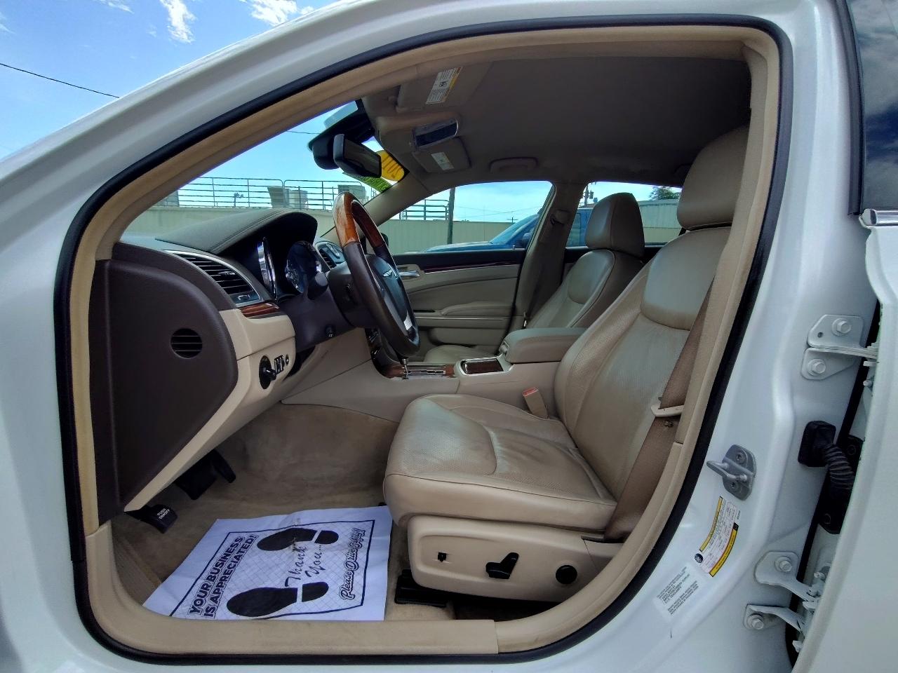 Chrysler 300 Limited 4D Sedan 2011