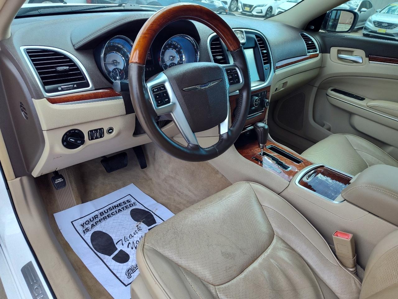 Chrysler 300 Limited 4D Sedan 2011