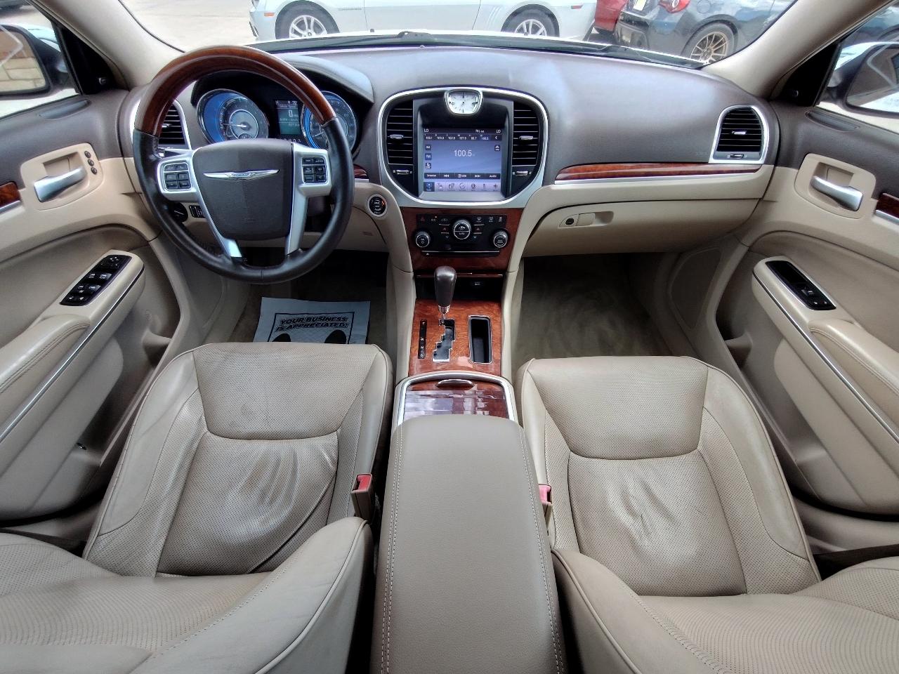 Chrysler 300 Limited 4D Sedan 2011
