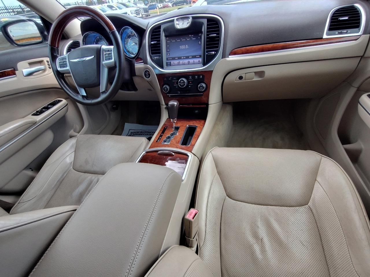 Chrysler 300 Limited 4D Sedan 2011