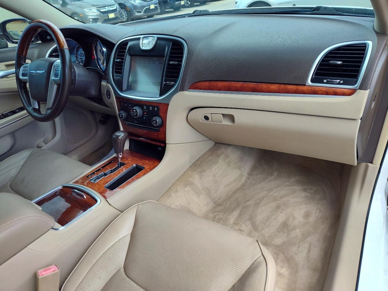 Chrysler 300 Limited 4D Sedan 2011