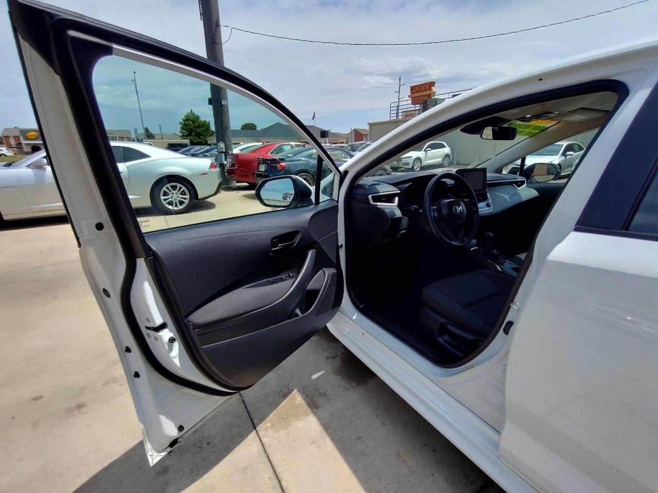 Toyota Corolla LE 2025