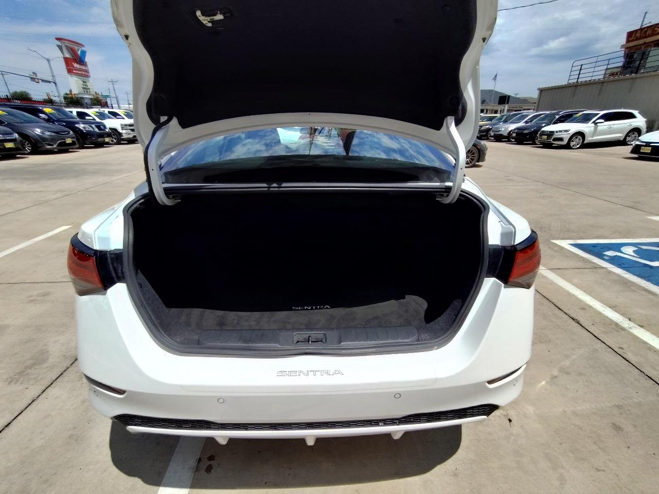 Nissan Sentra SV 4D Sedan 2021
