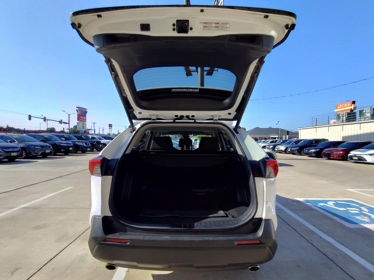 Toyota RAV4 XLE 2019