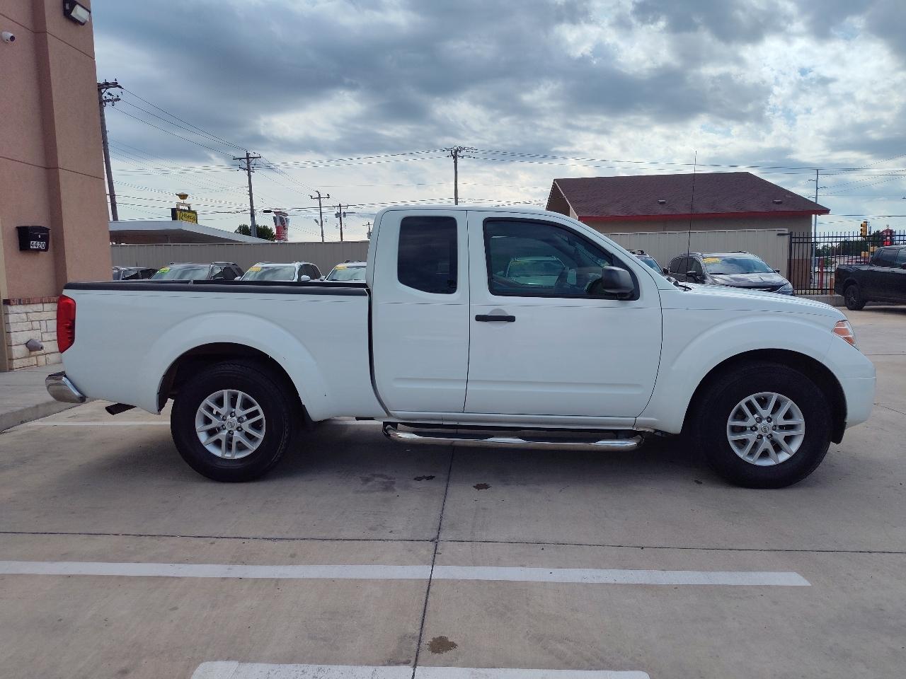 Nissan Frontier SV King Cab I4 5MT 2WD 2017