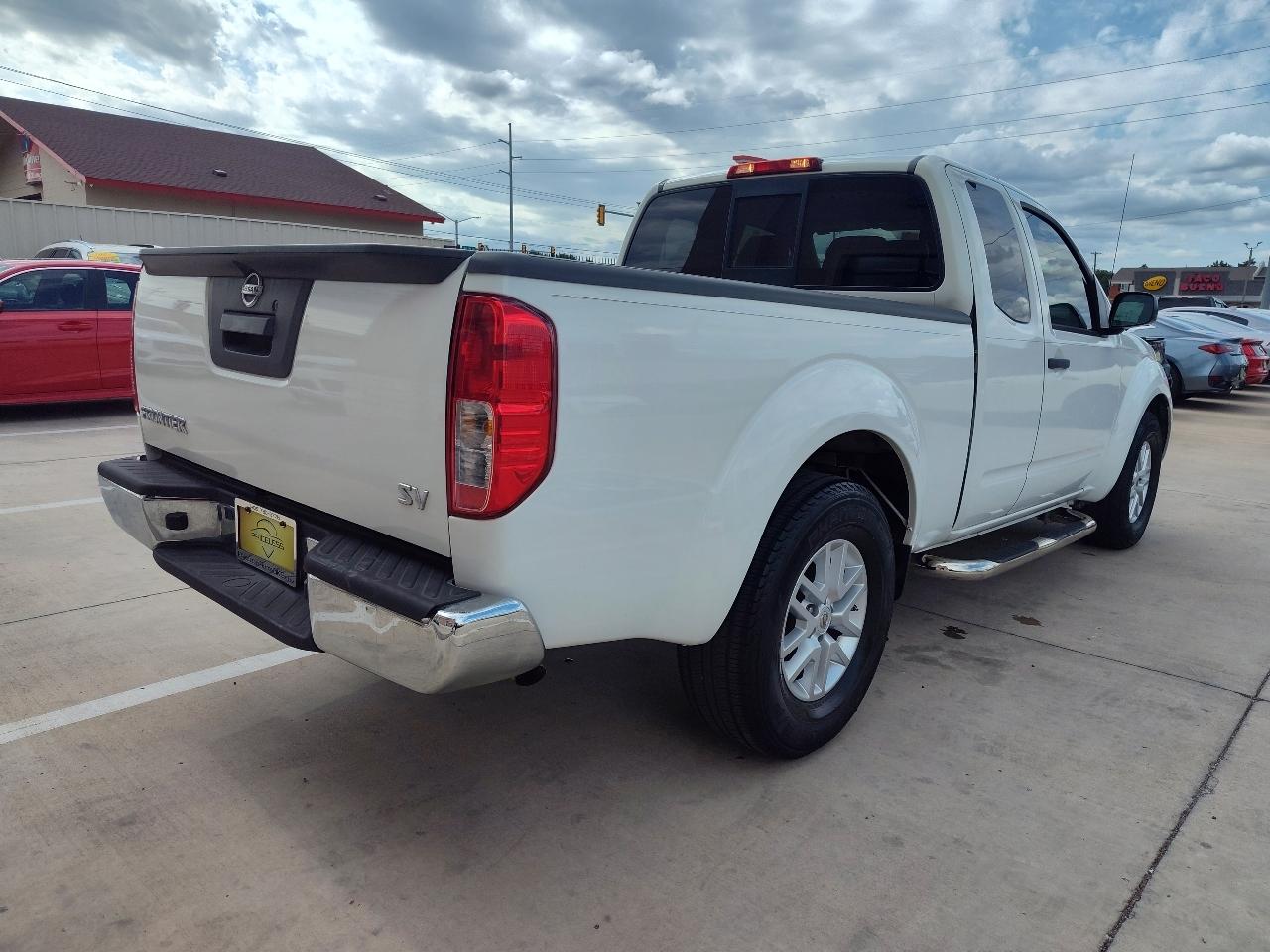 Nissan Frontier SV King Cab I4 5MT 2WD 2017