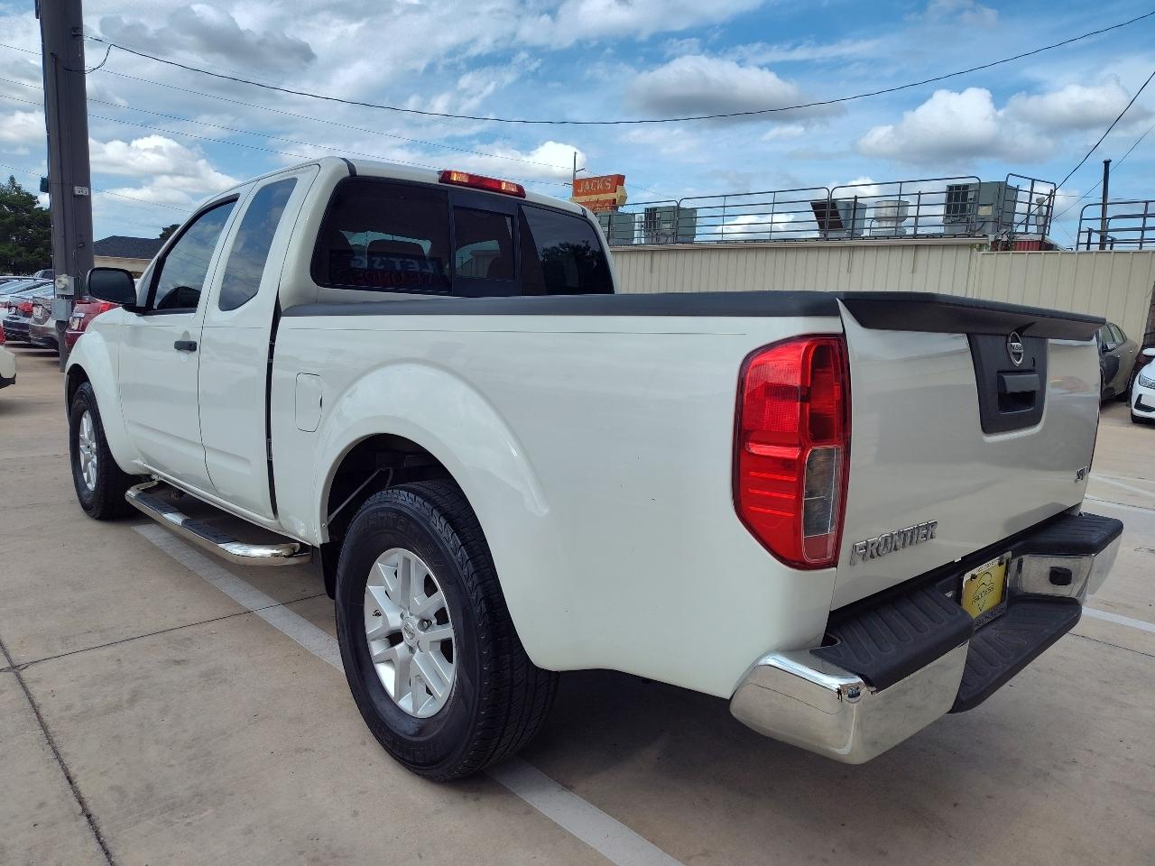 Nissan Frontier SV King Cab I4 5MT 2WD 2017