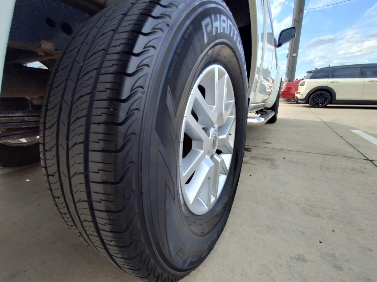 Nissan Frontier SV King Cab I4 5MT 2WD 2017