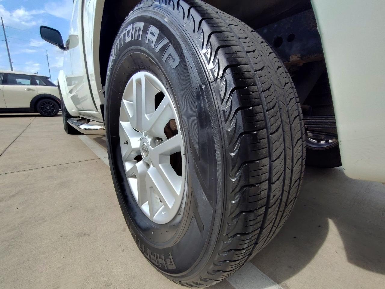 Nissan Frontier SV King Cab I4 5MT 2WD 2017