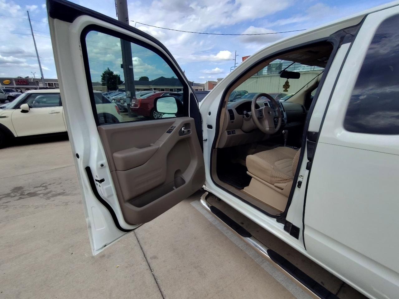 Nissan Frontier SV King Cab I4 5MT 2WD 2017