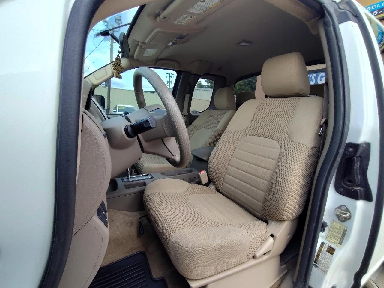 Nissan Frontier SV King Cab I4 5MT 2WD 2017