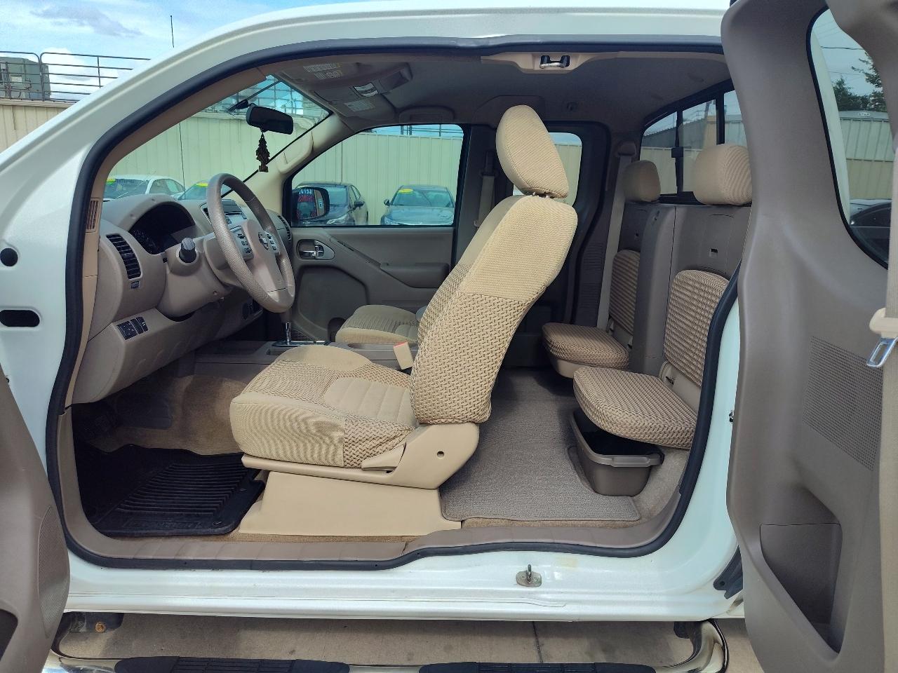 Nissan Frontier SV King Cab I4 5MT 2WD 2017