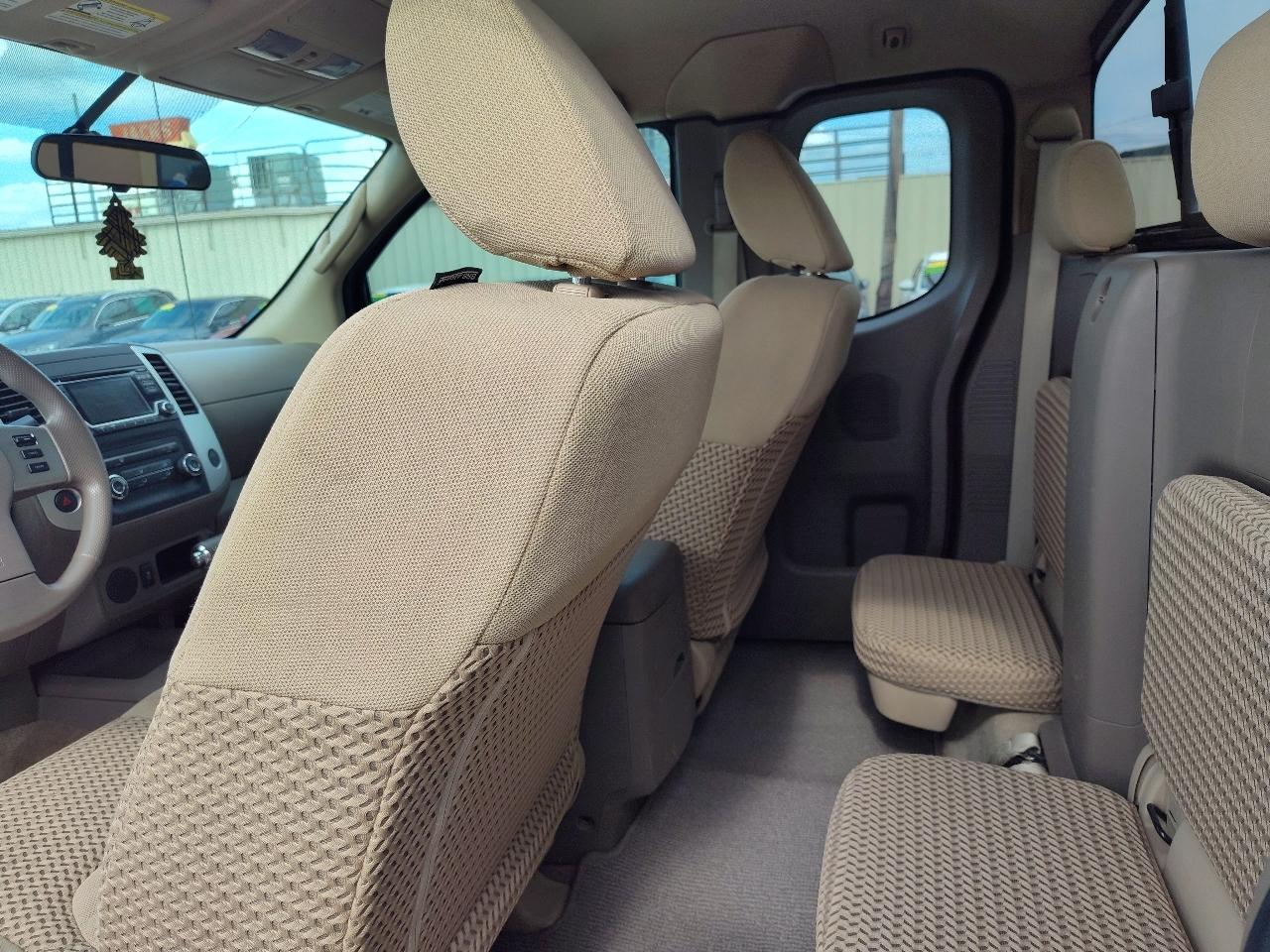 Nissan Frontier SV King Cab I4 5MT 2WD 2017