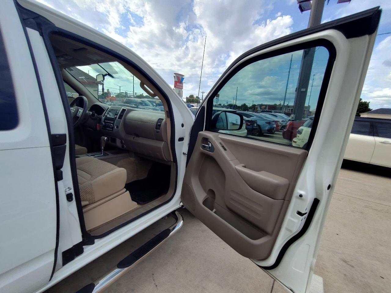 Nissan Frontier SV King Cab I4 5MT 2WD 2017