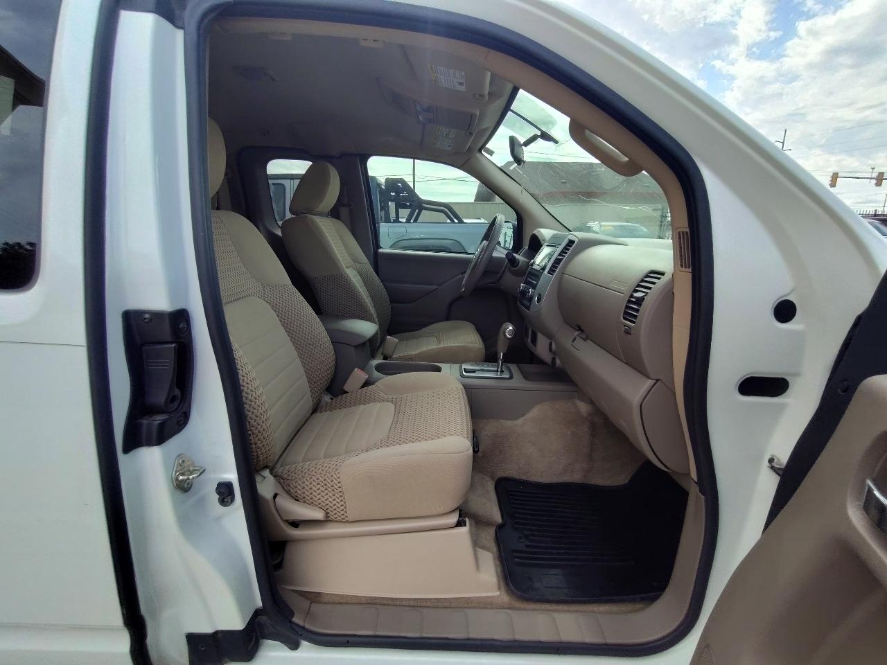 Nissan Frontier SV King Cab I4 5MT 2WD 2017
