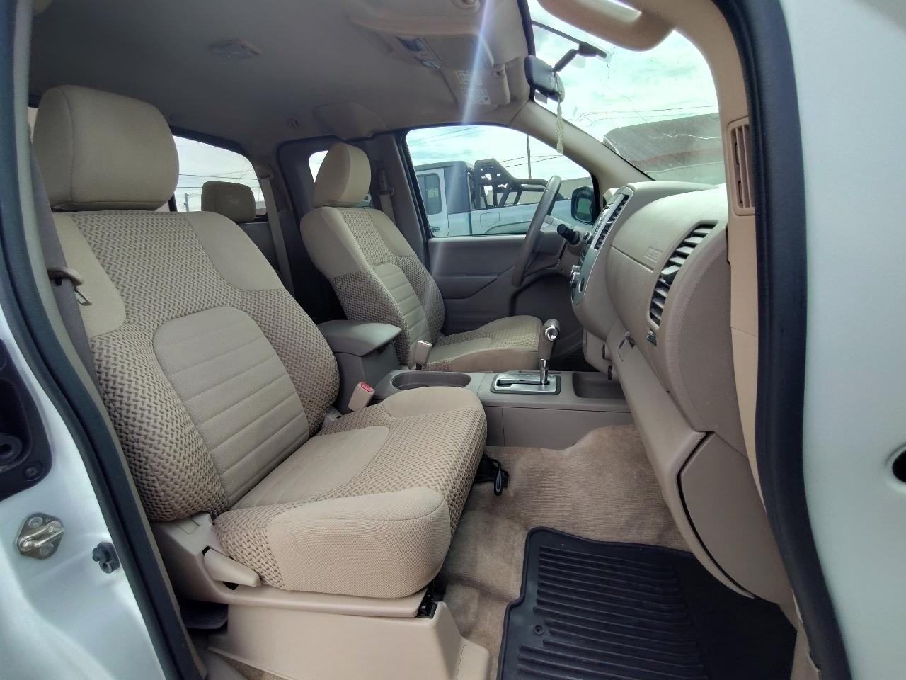 Nissan Frontier SV King Cab I4 5MT 2WD 2017