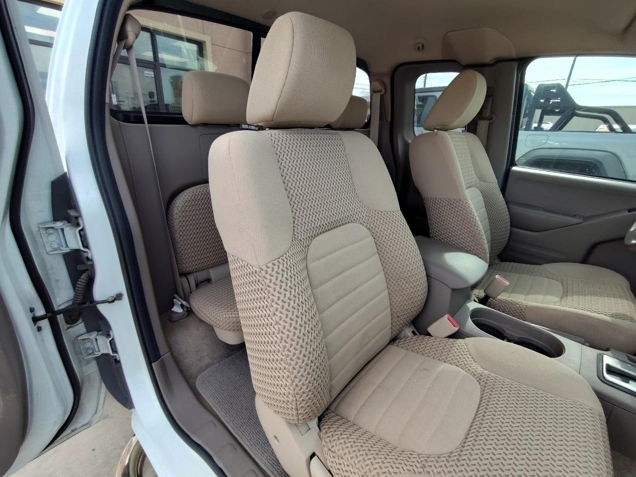 Nissan Frontier SV King Cab I4 5MT 2WD 2017