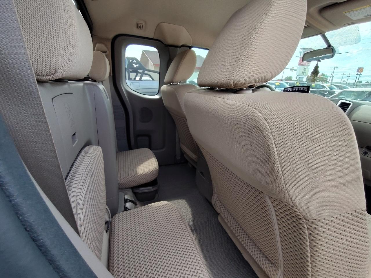 Nissan Frontier SV King Cab I4 5MT 2WD 2017