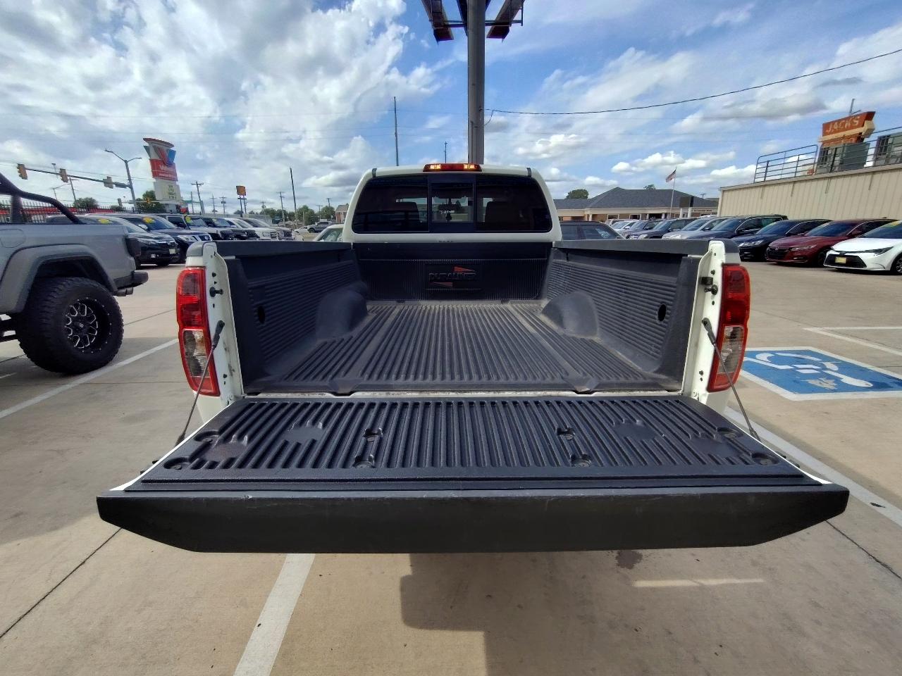 Nissan Frontier SV King Cab I4 5MT 2WD 2017