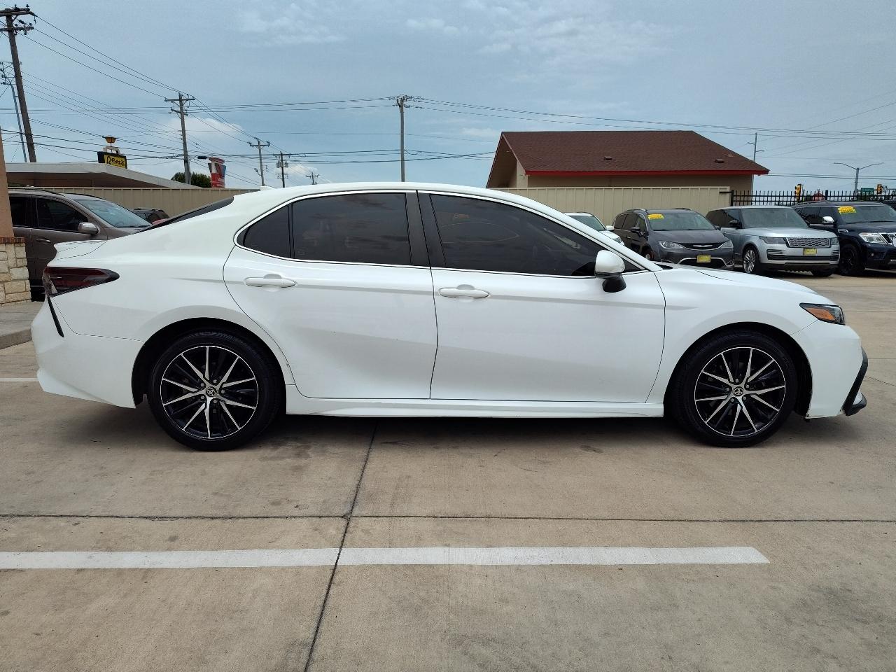 Toyota Camry SE Auto (Natl) 2021