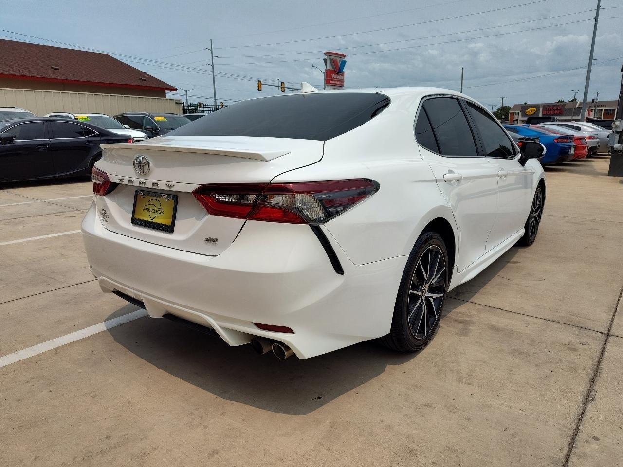 Toyota Camry SE Auto (Natl) 2021