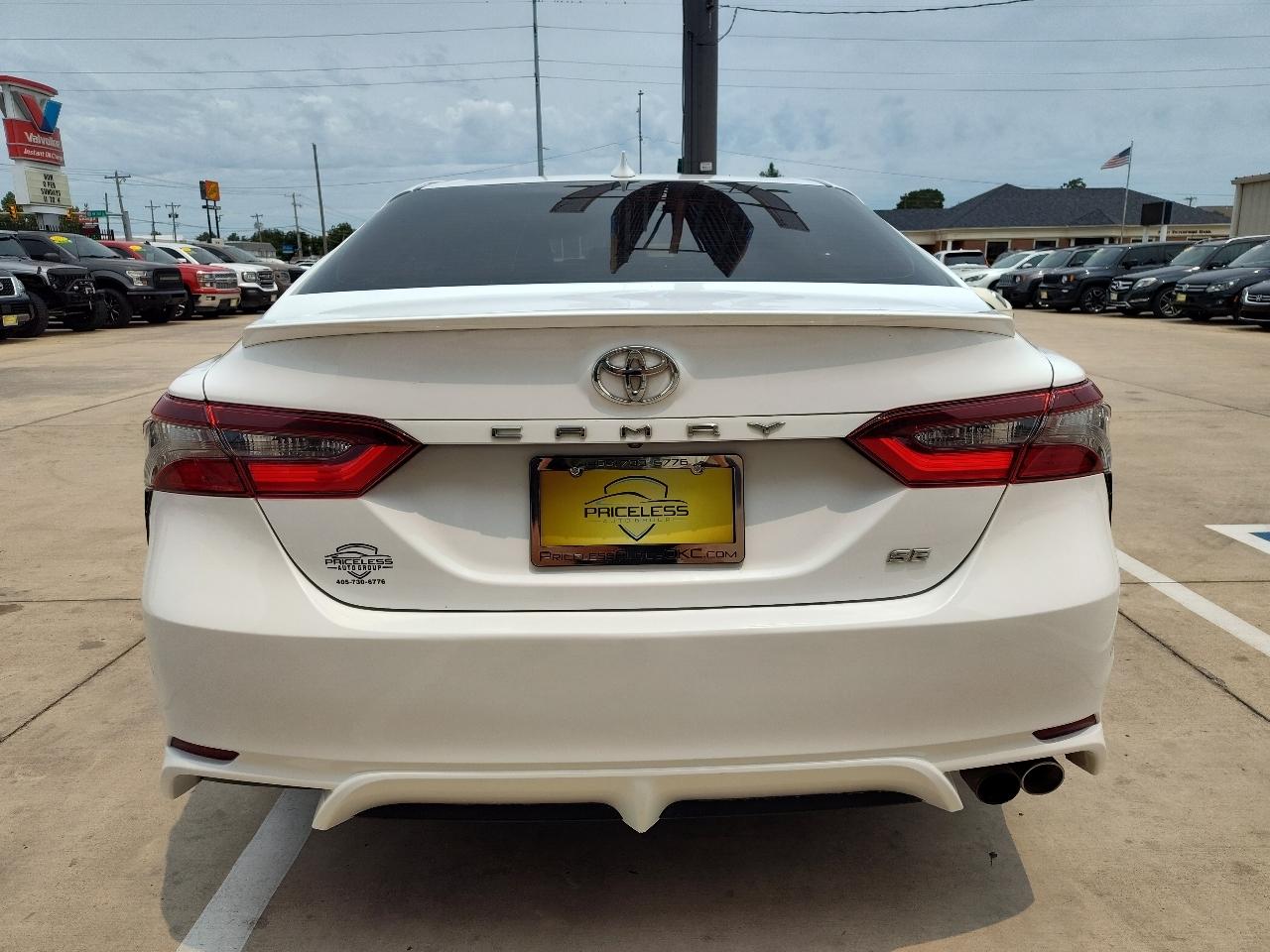 Toyota Camry SE Auto (Natl) 2021
