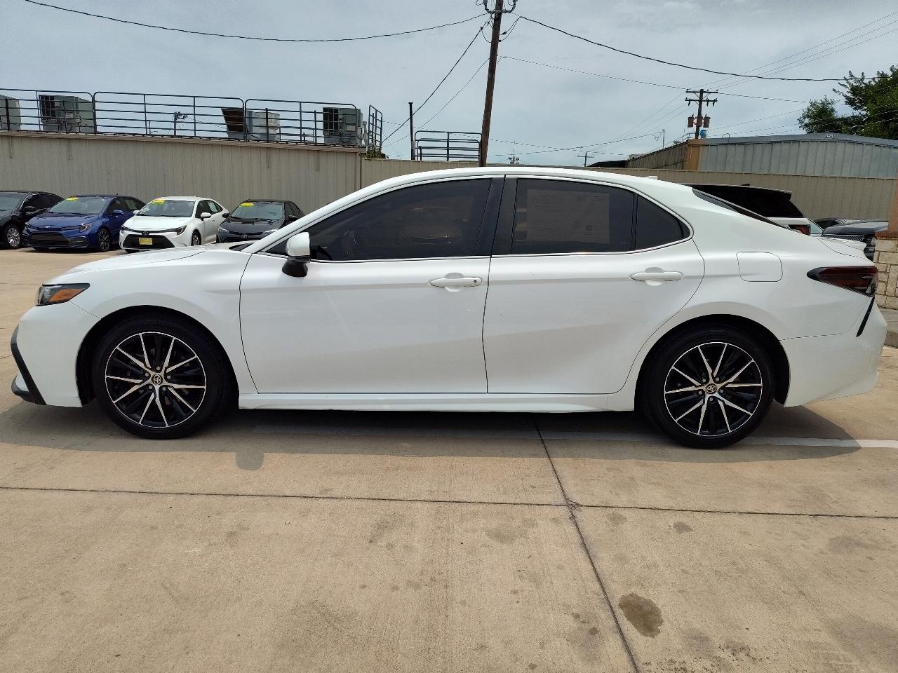 Toyota Camry SE Auto (Natl) 2021