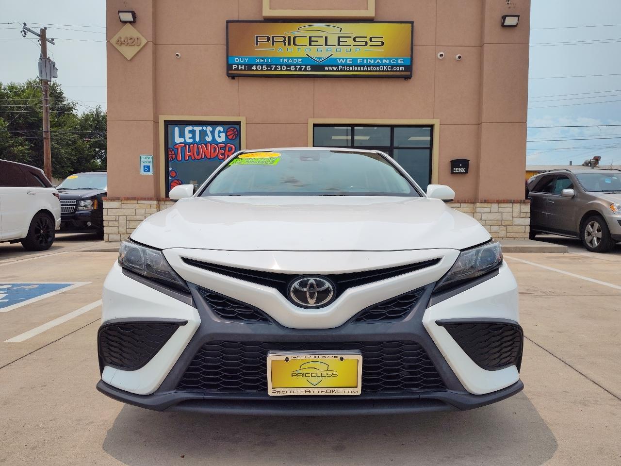 Toyota Camry SE Auto (Natl) 2021