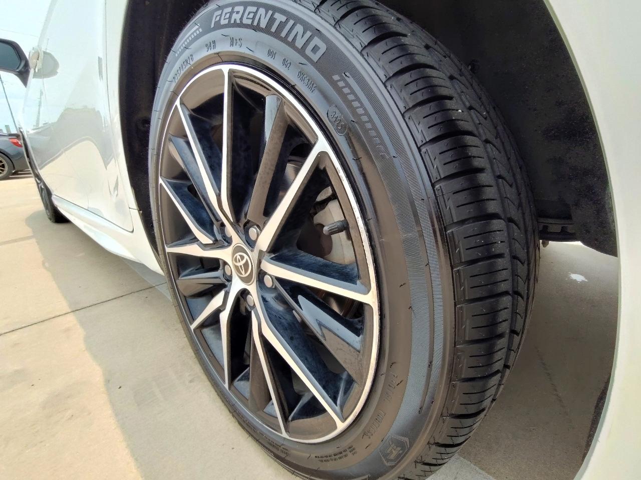 Toyota Camry SE Auto (Natl) 2021