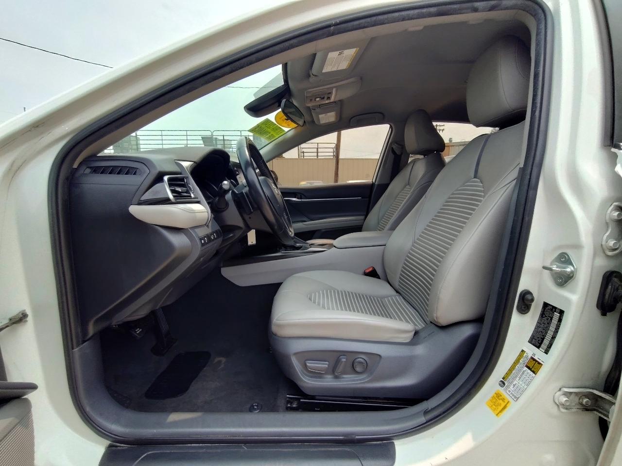 Toyota Camry SE Auto (Natl) 2021